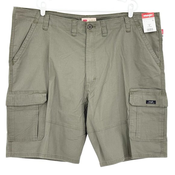 Wrangler Men's Relaxed Fit Stretch Olive Cargo Shorts Size 48 Inseam 10" NWT - Picture 1 of 11